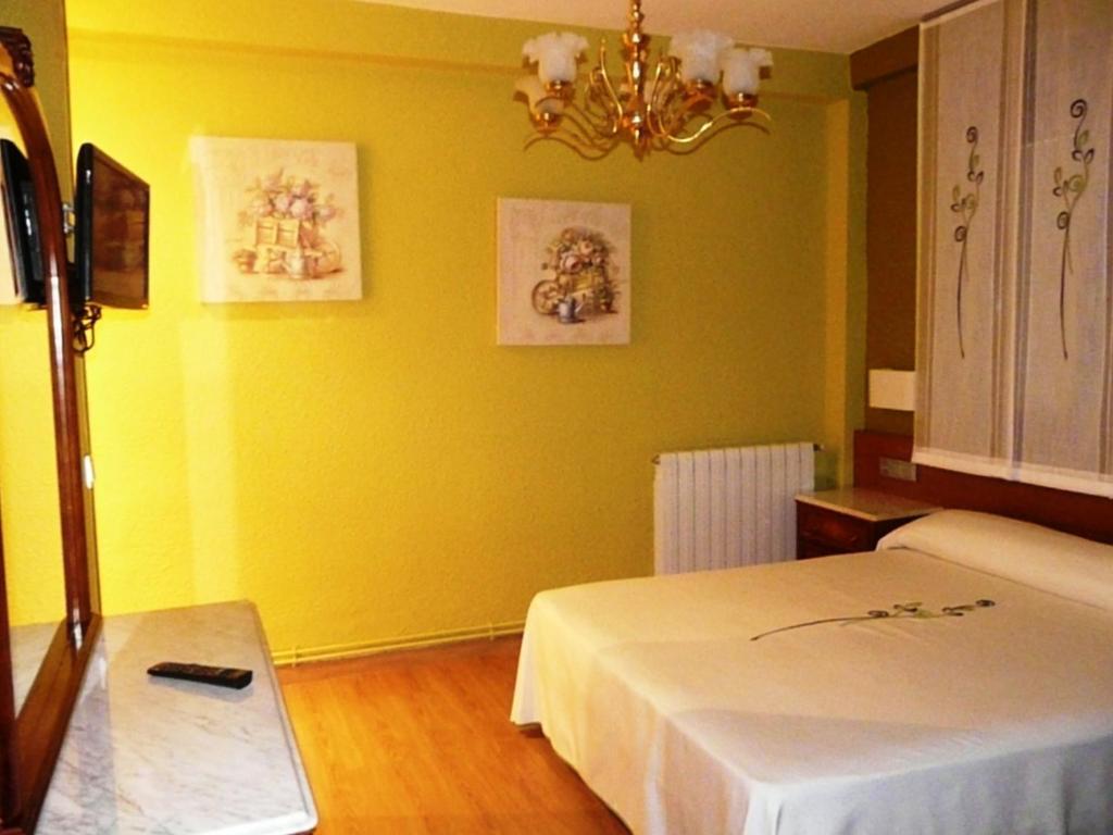 Apartamento Turistico Guara Casa Castro Барбастро Номер фото